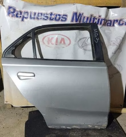 Puerta trasera derecha MG3 sin vidrio