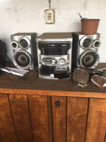 Equipo musical antiguo