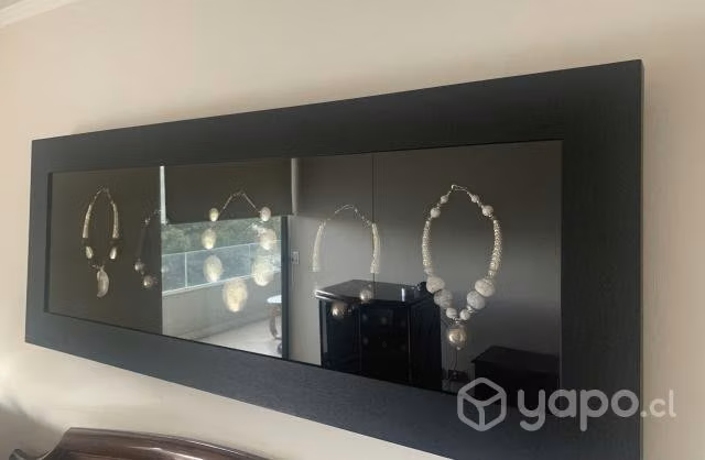 Cuadro 5 collares, marco de madera y vidrio