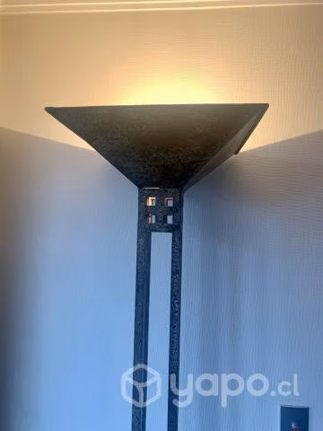 Lámpara de pie de fierro pintado al oxido.Impecabl - Imagen 5