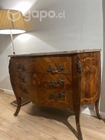 Cómoda Luis xv con marmol bronce y marqueteria