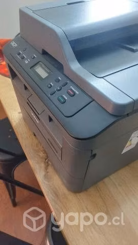 Impresora láser multifuncional Brother