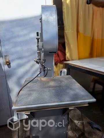 Maquina de coser y cortadora