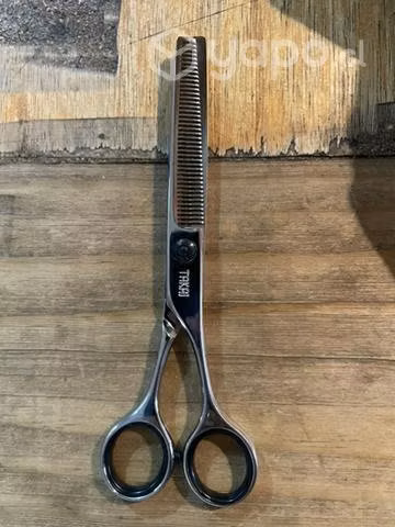 Tijera marca TAKAI