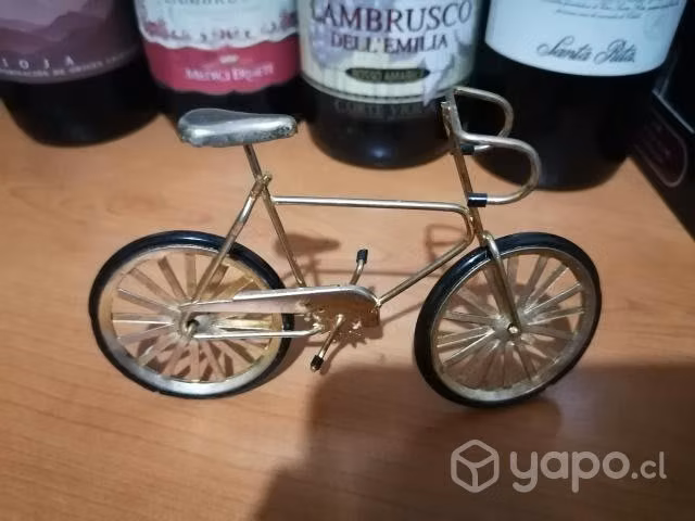 Dorada bicicleta metálica - Imagen 2