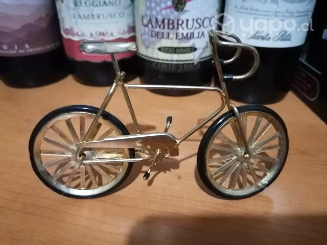 Dorada bicicleta metálica - Imagen 6