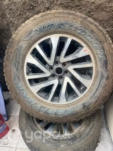 Llanta Nissan NP300 con neumatico 275/65R18