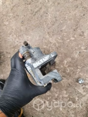 Caliper delantero izquierdo Suzuki Baleno 2019