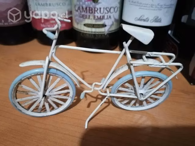 Bici metálica celeste