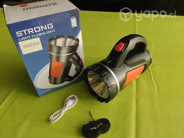 Linterna nueva recargable.