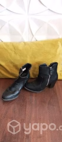 Variados zapatos