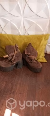 Variados zapatos