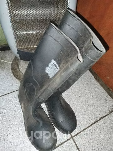 Bota de agua hombre
