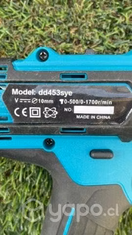 TALADRO ATORNILLADOR ALTERNATIVO 24 volt marca MAK