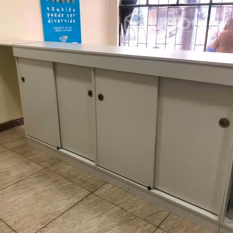 Mueble uso de vitrina