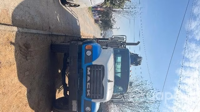 Servicio de camión pluma/ transporte de maquinaria