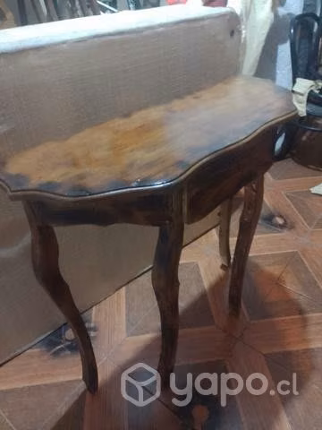 Mesa de arrimo en buenas condiciones