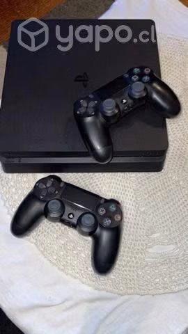Ps4 slim 1Tb nueva pocos meses de uso