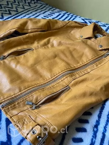 Chaqueta de cuerina