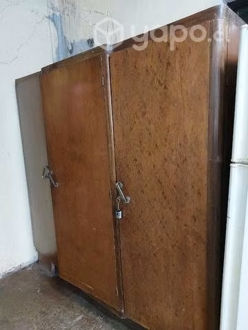 Ropero de 3 puertas antiguo