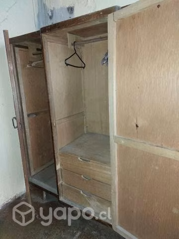 Ropero de 3 puertas antiguo - Imagen 2