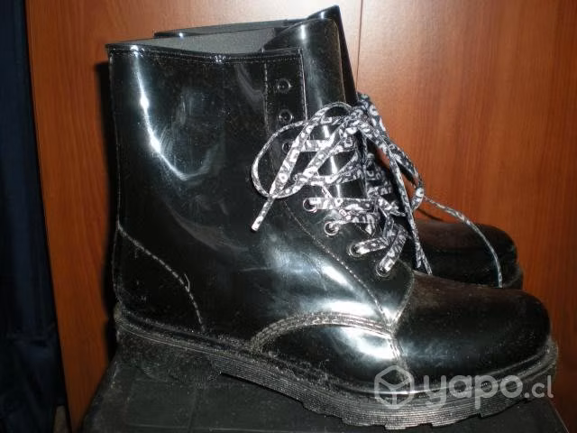 Botin de agua negro nuevo