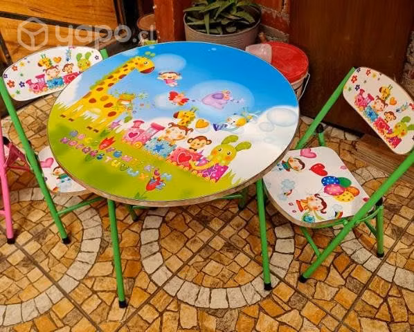 Mesas con 2 sillas plegables