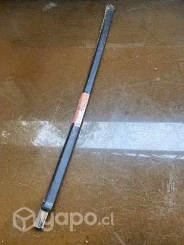 Moldura lame vidrio pta del der Nissan navara 2014