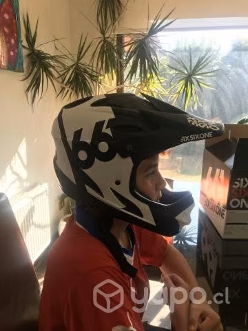 Casco integral marca SixSix One