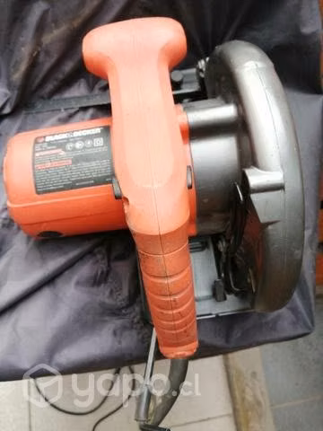 Sierra circular eléctrica, usada.