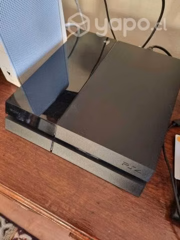 Playstation 4 (500GB) + 2 controles y 4 juegos