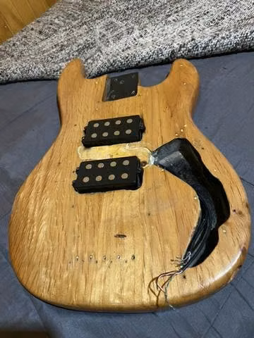 Cuerpo de bajo con cápsulas