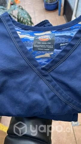 Uniformes clínicos usados