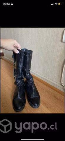 Botas 100%cuero con tachas 38