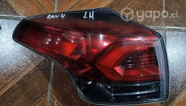 Foco trasero izquierdo toyota rav4 2018