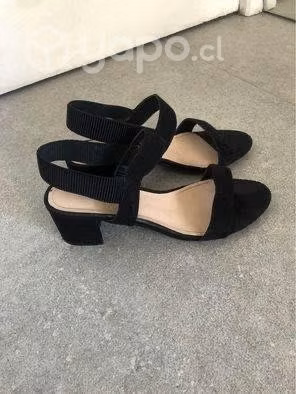 Hermosas sandalias negras HM 38 como nuevas