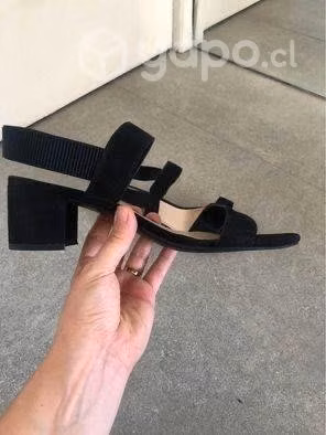 Hermosas sandalias negras HM 38 como nuevas - Imagen 2