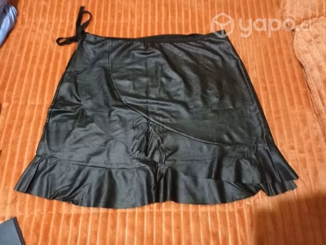 Falda estilo cuero