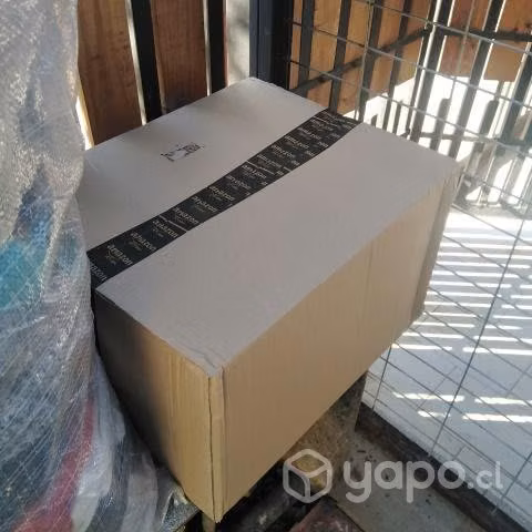 Ropa + mini caja amazon