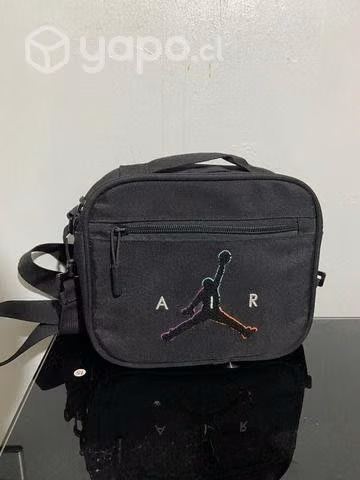 Se vende bolsos jordan original en perfecto estado