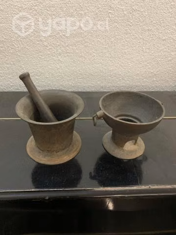 Mortero y recipiente antiguo de fierro