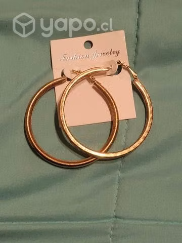 Aros/aretes circulares dorados (10 cm aprox.)