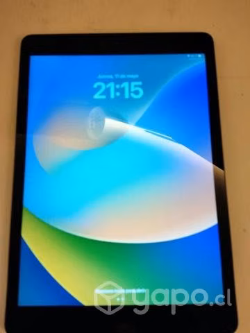 IPad octava generación con funda de regalo i