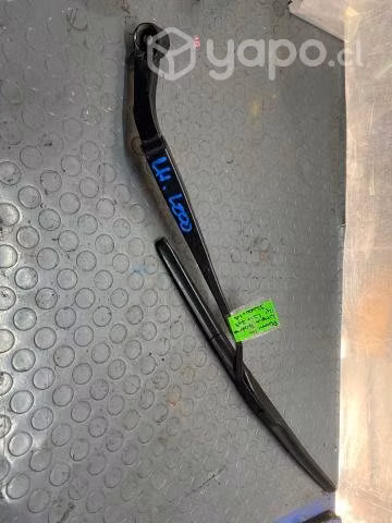 Plumilla limpia parabr izq Mitsubishi L200 2019