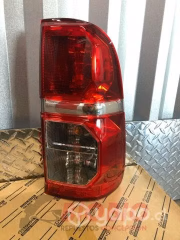 Foco trasero original toyota hilux 2012-2015