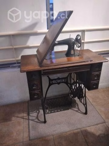 Maquina de coser con mueble