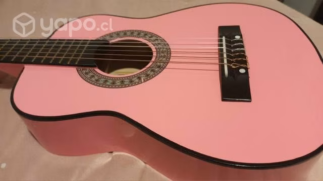 Guitarra acústica rosada