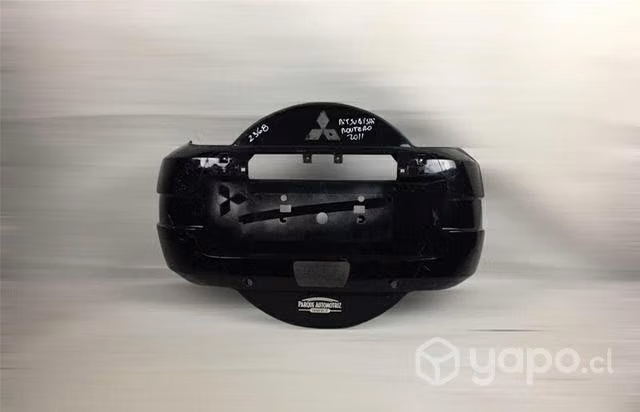 Tapa rueda de repuesto Mitsubishi Montero 2011