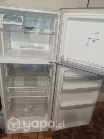Refrigerador Mademsa plateado
