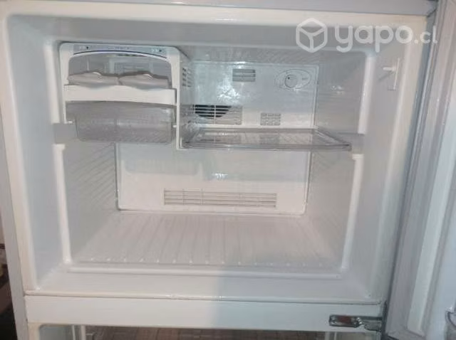 Refrigerador Mademsa plateado